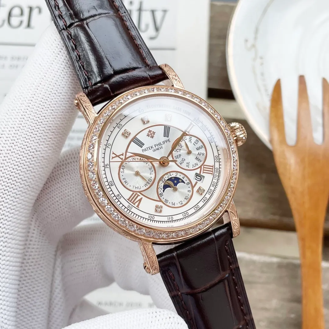 【Top Replica】💰6400! Patek Philippe's complex function series - pure handmade - carved watch - makes a stunning debut. The 42 mm diameter is suitable for the public male hand, and it is very suitable for business and leisure. The entire watch case is hand-carved with patterns, which has a strong visual impact and is unforgettable. The physical texture is more beautiful.      1⃣️With imported 9100 multi-function movement (zero repair) function (24 hours, week/star/month), this watch has a 38-48 hour power reserve. 2⃣️Imported 316L stainless steel, using 18k quality furnace vacuum plating! 3⃣️Paired with exclusive custom-made square scale cowhide strap 4⃣️Wear-resistant and scratch-resistant sapphire glass mirror! 5⃣️30-meter daily waterproof level. Patek Philippe is simple but not simple! The quality of the actual shooting is the same!